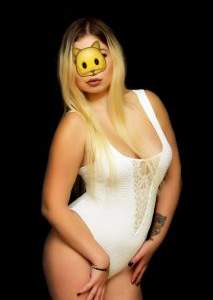 Dimdik memeleri olan Burcu