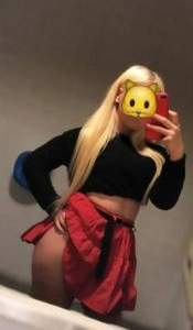 Dimdik memeleri olan Burcu