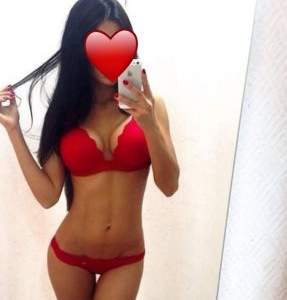 Erotik danslar yapabilen Müjgan