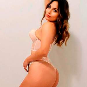 Oral sekste oldukça iddialı olan Melisa. Sadece WhatsApp