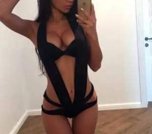 Sağlıklı ve mutlu bir escort Emel 